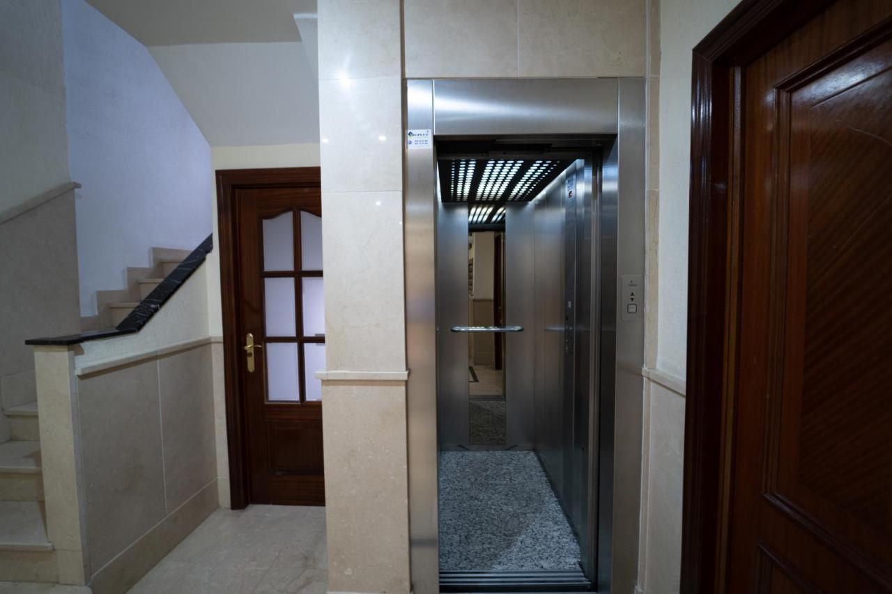 Larra Nervion Subway Tranvia Daire Sevilla Dış mekan fotoğraf